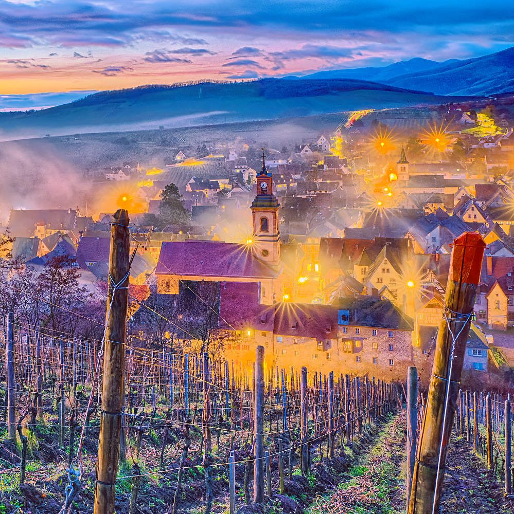 Riquewihr zu Beginn eines Wintermorgens